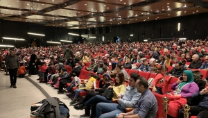 Büyükşehir'in Tiyatrosuna 3 Bin İzleyici