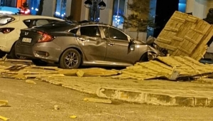 Kayseri'de şiddetli fırtına kenti savaş alanına çevirdi 