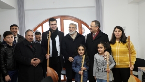 Özhaseki, Müzik Okulunu Gezdi