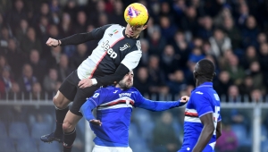 Topa kafayla vurmak artık yasak