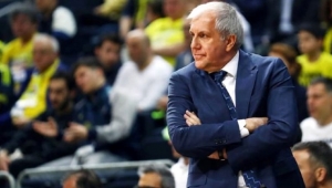 Fenerbahçe Başantrenörü Obradovic, yeni imajıyla sosyal medyada gündem oldu