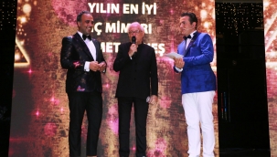 Duayen Modacı Yıldırım Mayruk'tan İç Mimar Ahmet Güneş'e En İyi İç Mimar Ödülü