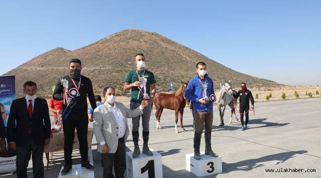 Talas'ta Cumhuriyet Kupası Atlı Dayanıklılık yarışmasında ödüller dağıtıldı