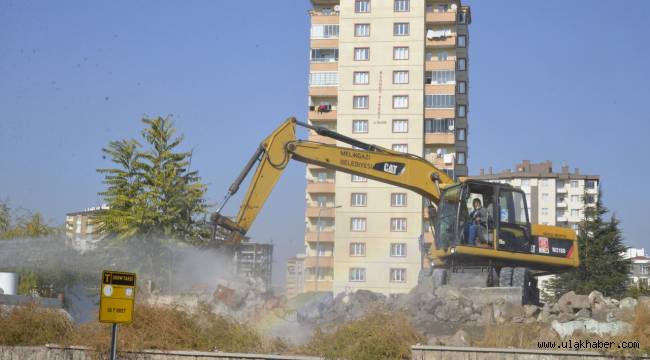 Battalgazi Mahallesi'ndeki metruk yapılar yıkılıyor