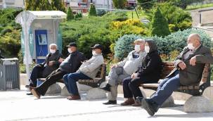 Bazı illerde 65 yaş üstüne belirlenen zaman diliminde sokağa çıkma kısıtlaması geldi