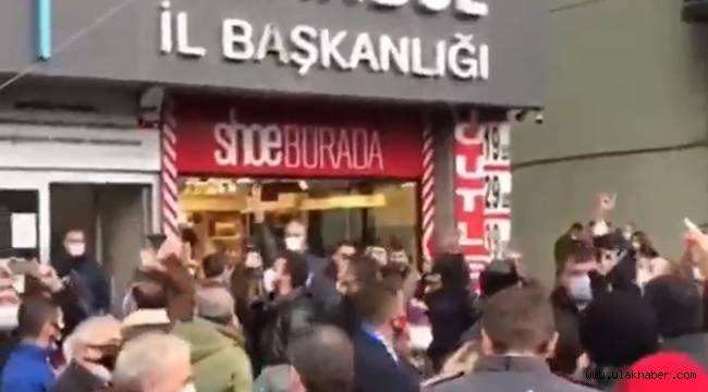 İşler hiç iyi gitmiyor! İyi Parti İl Başkanlığı önünde istifa çağrıları