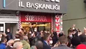 İşler hiç iyi gitmiyor! İyi Parti İl Başkanlığı önünde istifa çağrıları