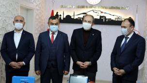 Kayseri'de TOBB'a bağlı oda-borsa'dan eğitime tablet desteği