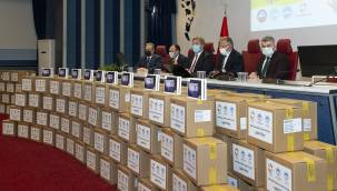 Kayseri'de ihtiyaç sahibi öğrencilere tablet desteği