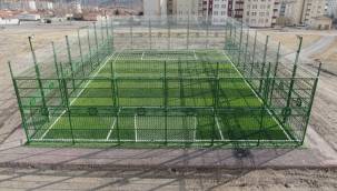 Kocasinan Belediyesi'nden üç mahalleye modern halı saha