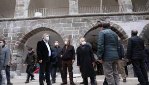 Tarihi Gön Han ve Vezir Han'da yapılan restorasyon çalışmaları incelendi