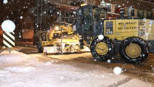 Yüksek kesimlerde etkili olan kar yağışına anında müdahale