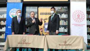 Talas Belediyesi'nin gezici kütüphanesi vatandaşa kitap dağıtacak