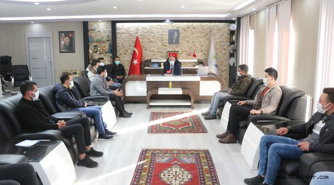 Ak Partili gençler, Başkan Esat Öztürk'ü ziyaret etti