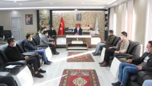 Ak Partili gençler, Başkan Esat Öztürk'ü ziyaret etti