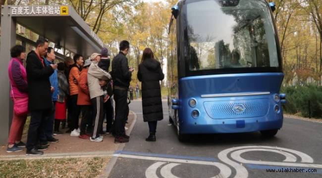 Çin'de ilk sürücüsüz otobüs, yolcu taşımaya başladı
