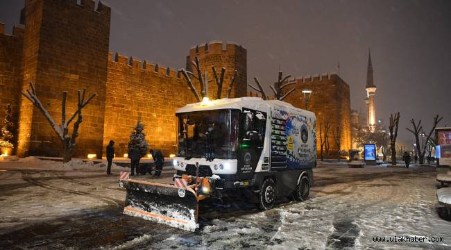 Kayseri Büyükşehir Belediyesi ekipleri 218 mahalle yolunu ulaşıma açtı
