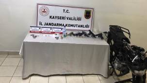 Kayseri jandarmasından operasyon: Uyuşturucu, tabanca, çalıntı motosiklet!