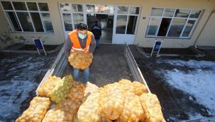 Hacılar Belediyesi'nden ihtiyaç sahiplerine 50 ton patates