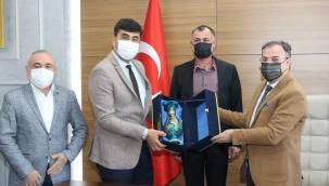 Hacılar'da işçilerin sözleşme sevinci