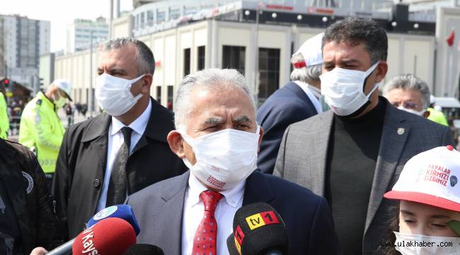 Kayseri Büyükşehir Belediyesi, sağlık çalışanlarına ücretsiz ulaşımı 3 ay daha uzattı