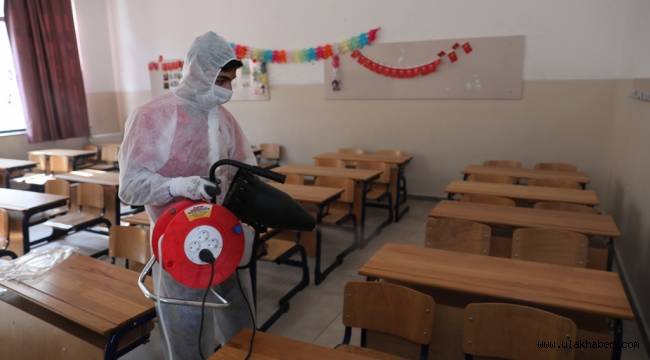 Kocasinan Belediyesi, okulları dezenfekte etti