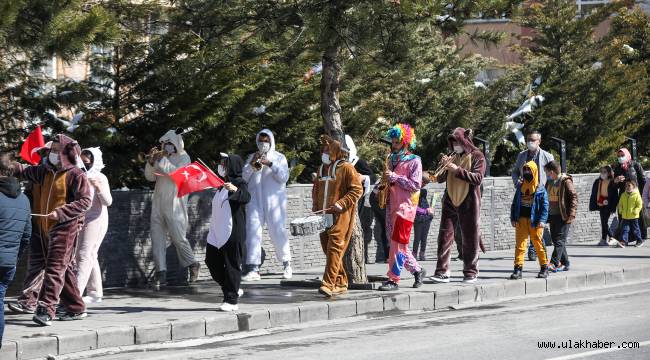 Talas'ta maskotlu bando takımı hafta sonuna damga vurdu