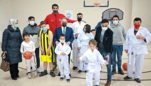 Başkan Yalçın, otizmli gençlerle buluştu