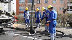 KASKİ ızgaralarda temizlik çalışması yapıyor