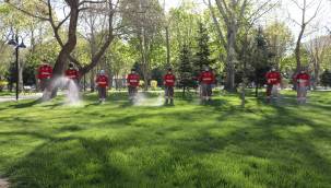 Kocasinan Belediyesi, sokağa çıkma kısıtlamasında parkları ilaçladı