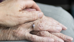 Parkinson hastalığında, hasta yakınlarına önemli görevler düşüyor