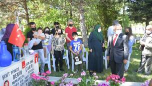 Başkan Büyükkılıç'tan şehitlik ziyareti