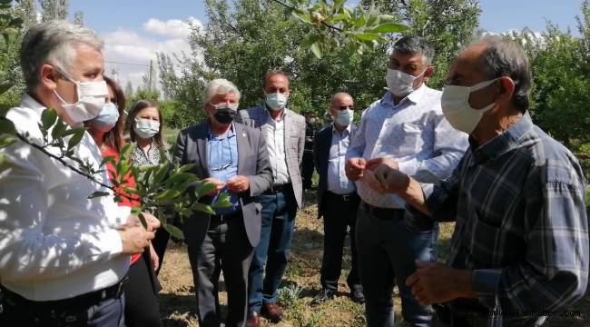CHP Milletvekili Çetin Arık, Yeşilhisarlı çiftçileri ziyaret etti
