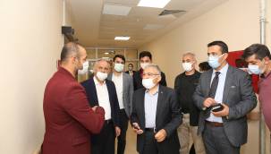 Kayseri Büyükşehir Belediye Başkanı Memduh Büyükkılıç , Yahyalı Devlet Hastanesi'ni inceledi