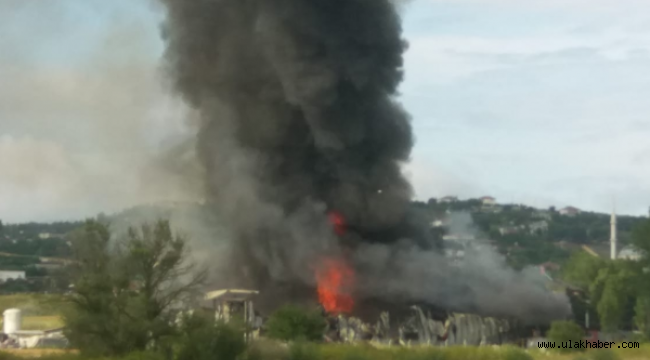Çatalca Geri Dönüşüm Merkezi'nde yangın çıktı