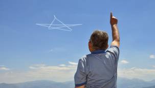 Başkan Büyükkılıç, Türk Yıldızları'nın nefes kesen gösterisini vatandaşlarla izledi