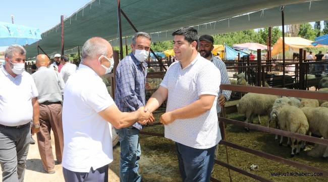 Başkan Öztürk'ten kurban pazarına ziyaret