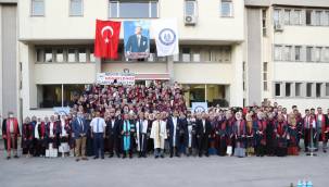 Erciyes Üniversitesi İlahiyat Fakültesi'nde mezuniyet coşkusu