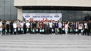 ERÜ Rektörü Mustafa Çalış, aday öğrencilerle bir araya geldi