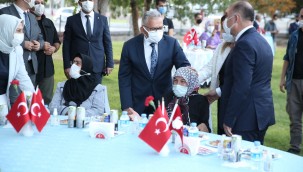 Kayseri Büyükşehir Belediye Başkanı Memduh Büyükkılıç, 30 Ağustos resepsiyonuna katıldı