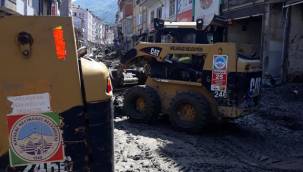 Melikgazi Belediyesi'nin iş makinaları Kastamonu'ya desteğe gitti