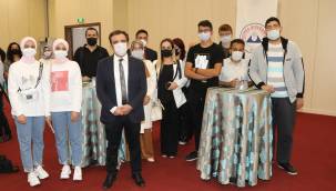 TURKOVAC aşısı proje lideri Özdarendeli, öğrencilerle bir araya geldi