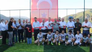 Yahyalı'da Balcıçakırı halı sahası hizmete açıldı