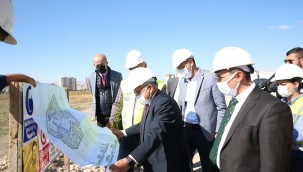 Büyükkılıç, 140 milyon TL'lik 5 bin kişilik yurt yatırımını yerinde inceledi