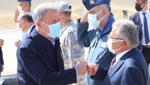 Büyükkılıç, bakanlarla birlikte Afganistan tahliyesi uçuş ekiplerini karşıladı