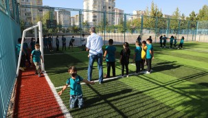 Talas'ta okulların spor sahaları pırıl pırıl