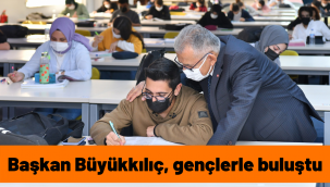 Başkan Büyükkılıç, kütüphanede gençlerle bir araya geldi