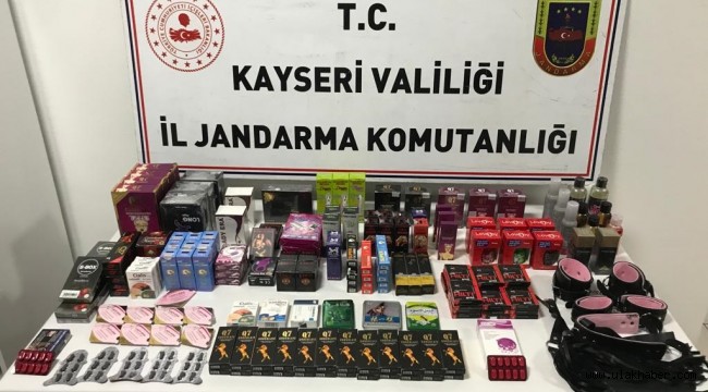 Kayseri'de kaçak cinsel hap ve malzemeler ele geçirildi