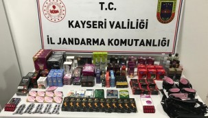 Kayseri'de kaçak cinsel hap ve malzemeler ele geçirildi