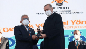 Başkan Büyükkılıç, Cumhurbaşkanı Erdoğan'ın elinden bir ödül daha aldı